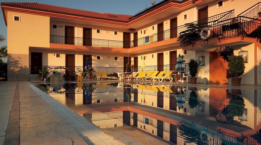 Moms Hotel Transfer